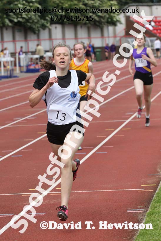 Girls 1500 metres, Northern Inter-County Schools, Gateshead International Stadum. Photo: David T. Hewitson/Sports for All Pics